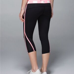 Lululemon /// Women’s Up The Pace Crop - Size 6